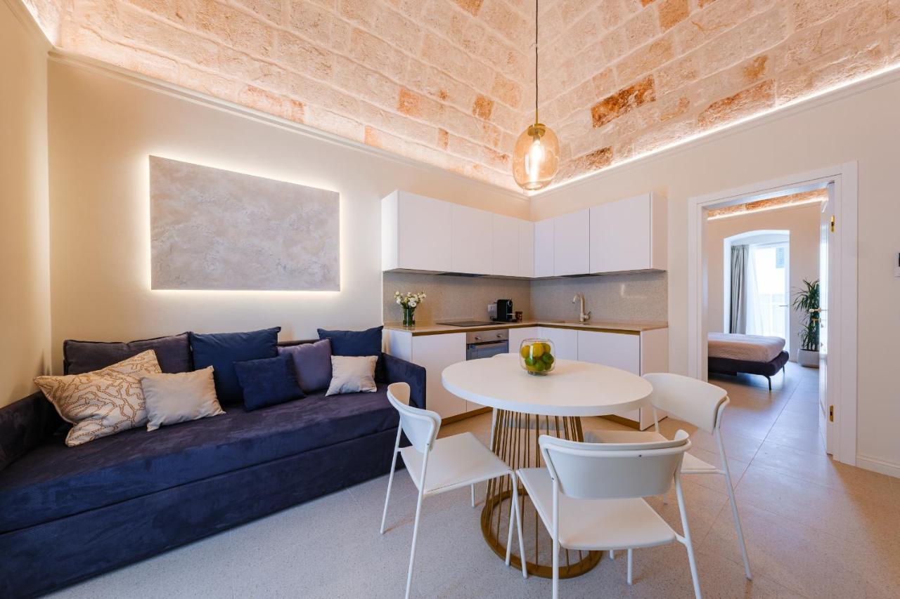Helloapulia Charming Palazzo Clemente - Self-Catering Suites With Aircondition Monopoli Ngoại thất bức ảnh