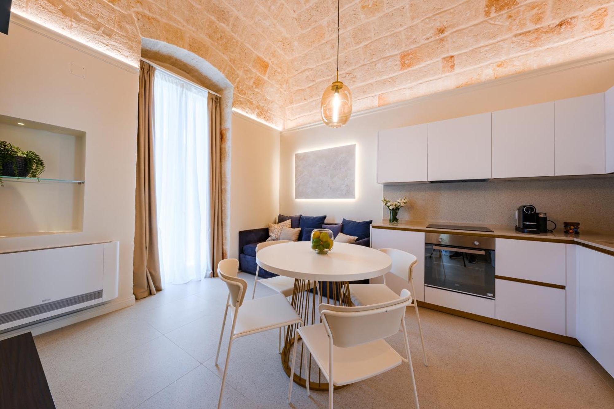 Helloapulia Charming Palazzo Clemente - Self-Catering Suites With Aircondition Monopoli Ngoại thất bức ảnh